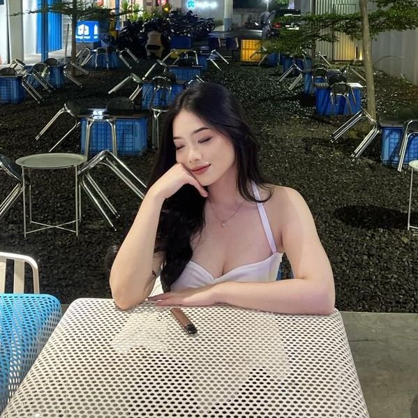 Biodata dan Profil Panis (urmomiiii__), TikTokers yang Lagi Viral